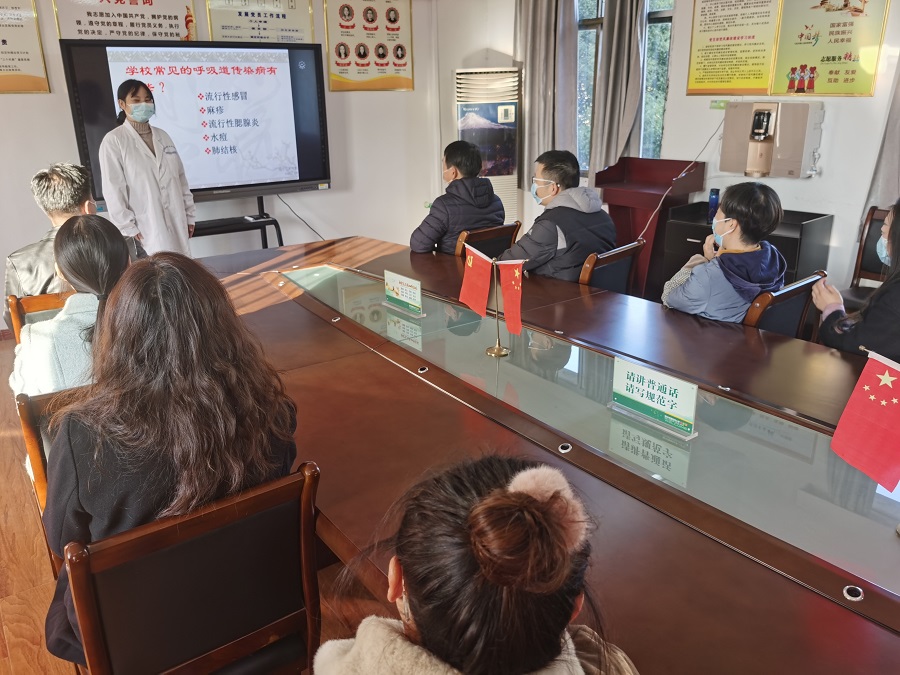 市落驾坪小学组织开展举办防疫知识培训讲座