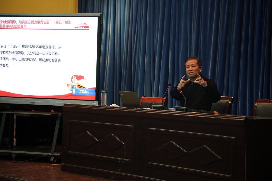 丁永辉到鄂州市新民街小学宣讲党的十九届五中全会精神