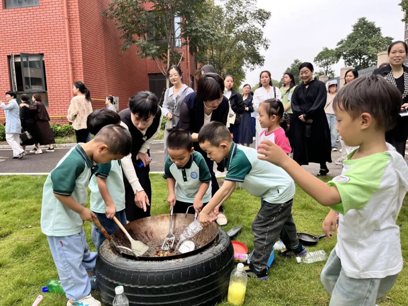 <a href="./xwzx/tpxw/202510/t20251024_731023.html">鄂州市聚力“幼有善育”新征程绘就学前教育高质量发展新画卷</a>